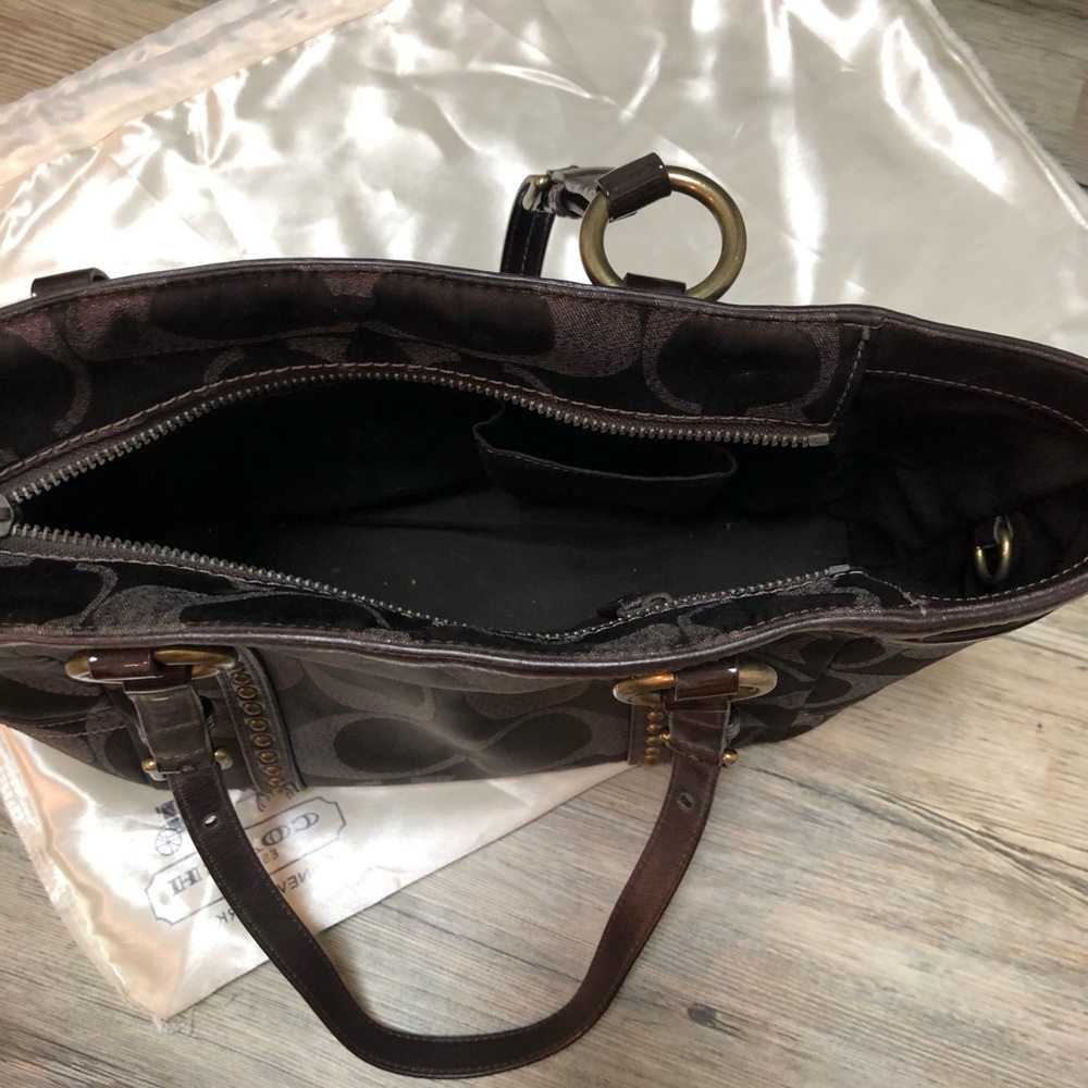 Coach Handbag... Perfect for Fall! 🍁 - Picture 4 of 4